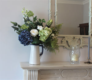 ARTIFICIAL FLOWERS AVAILABLE IN A VASE. DELIVERY TROUGHOUT IRELAND AND THE UK